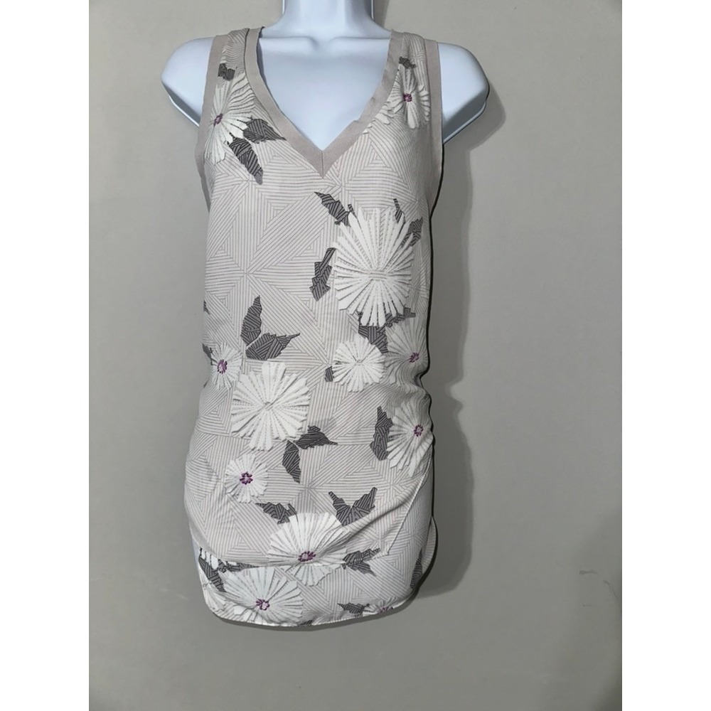 Trouve Womens Sleeveless Tank Top Beige‎ Floral Print V-Neck Size S